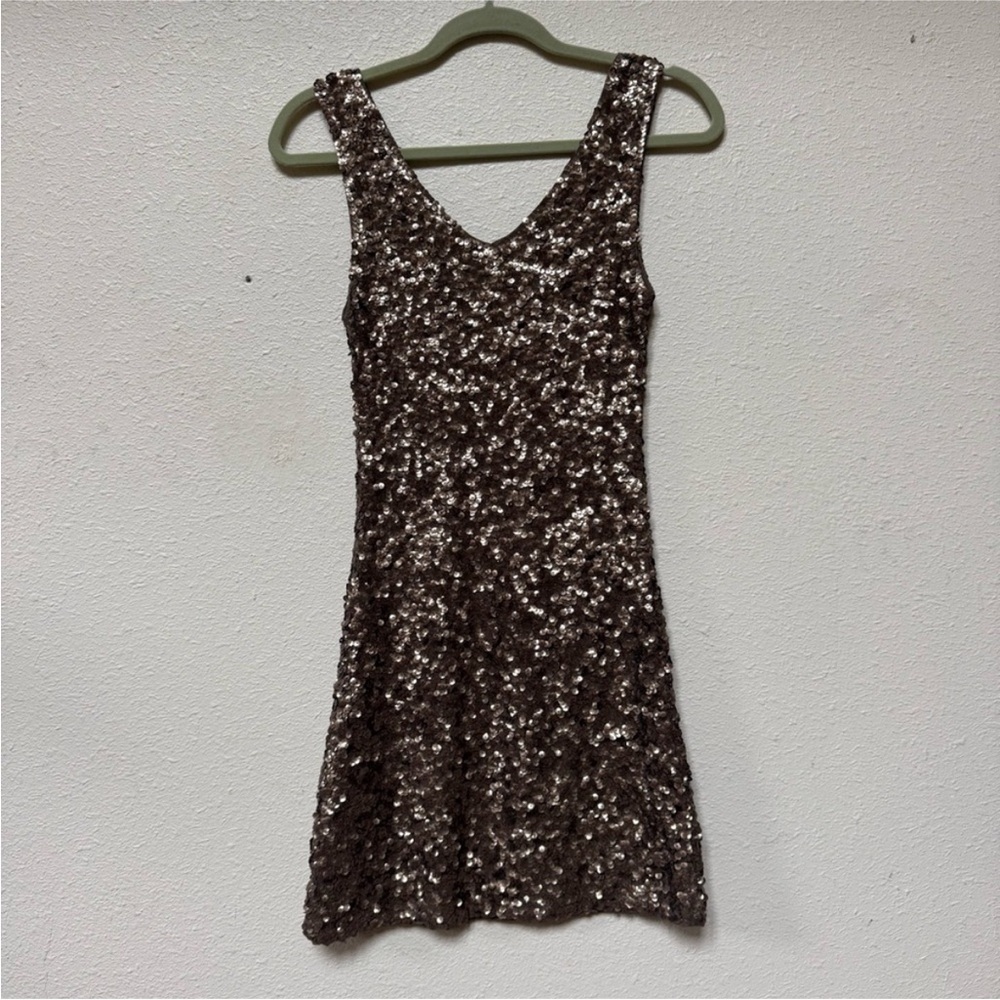 AMBER BLUE Sequined Party
Bodycon Mini Dress Copper Sequin Sleeveless Glam NWOT